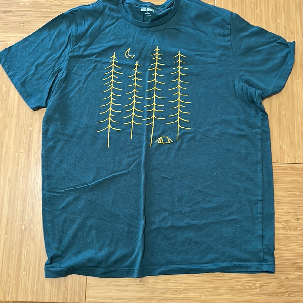 Old navy t shirt